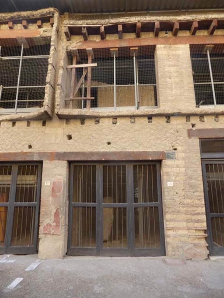 V 16, Herculaneum, September 2015. Entrance doorway and upper floor.
The rooms of the upper apartment on the road front were accessed from one of the two staircases of which traces remained in the ground floor rooms at no. 14 and no. 16.